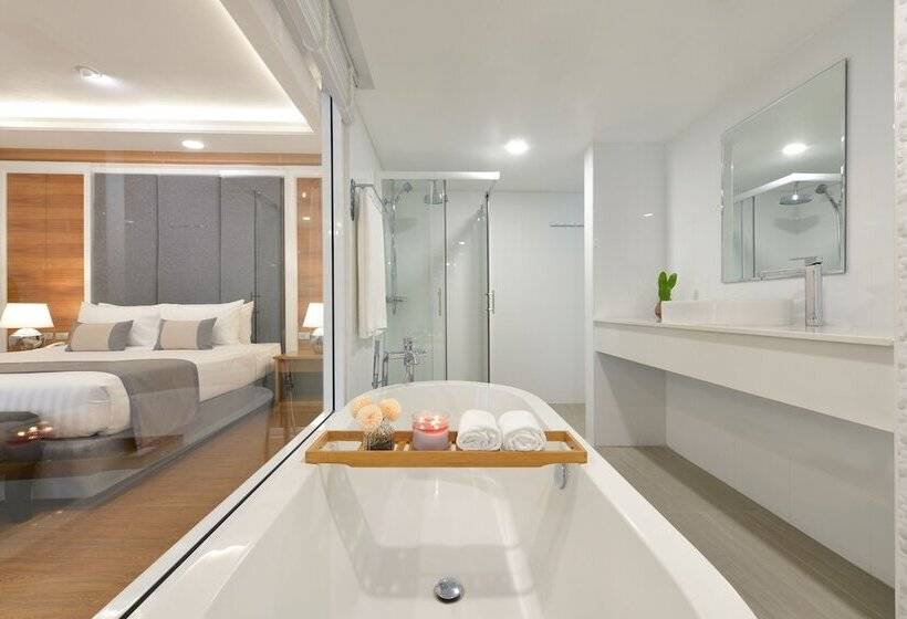 Люкс, The Beverly Hotel Pattaya