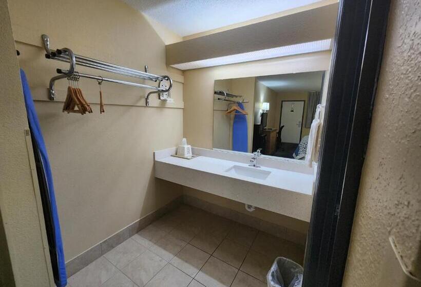 Стандартный Номер Кровать Кинг, Budget Host Inn