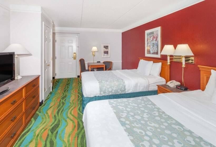 Habitación Estándar 2 Camas Matrimonio, Days Inn & Suites By Wyndham Arlington Heights
