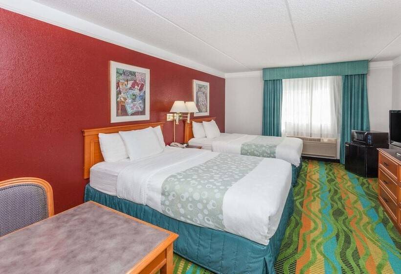 ２ダブルベッドのスタンダードルーム, Days Inn & Suites By Wyndham Arlington Heights