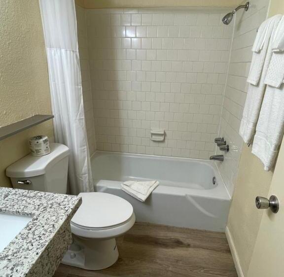 Номер Стандарт с Кухней, Travelodge By Wyndham Imperial   El Centro