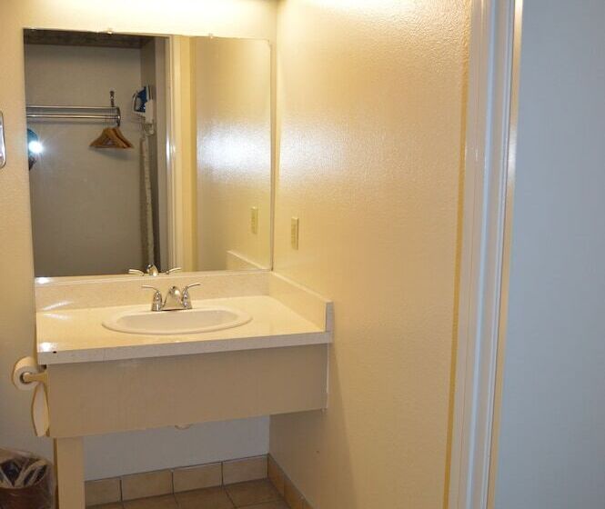 Номер Стандарт 2 Двуспальные Кровати, Town House Motel