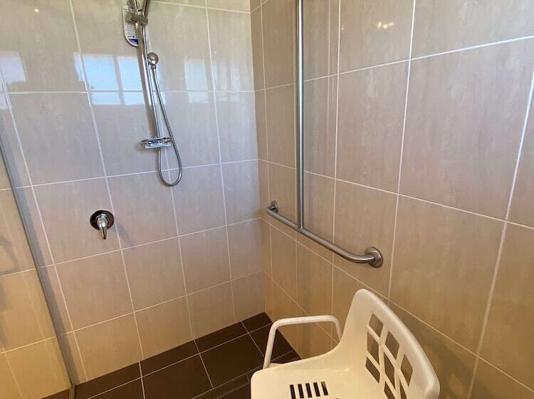 اتاق لوکس, Best Western Plus All Settlers Motor Inn