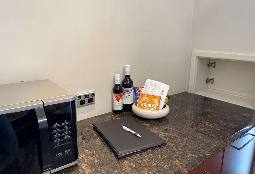 اتاق لوکس, Best Western Plus All Settlers Motor Inn