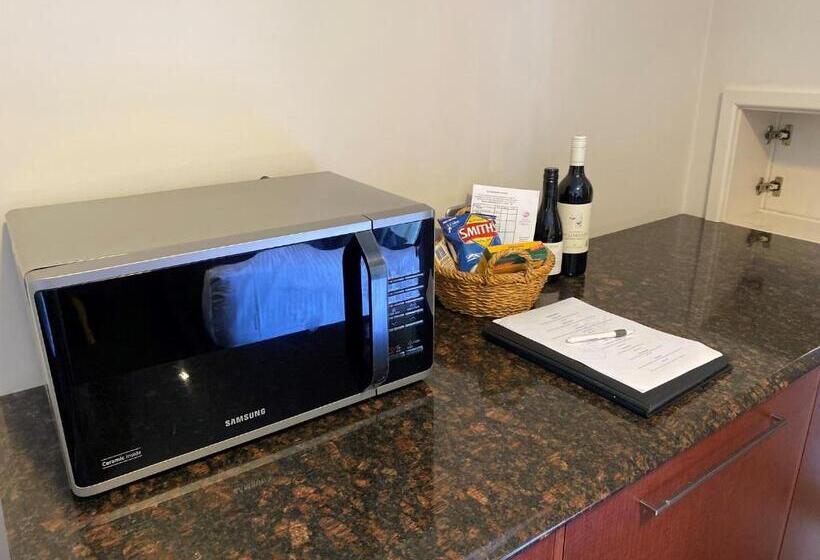 اتاق لوکس, Best Western Plus All Settlers Motor Inn