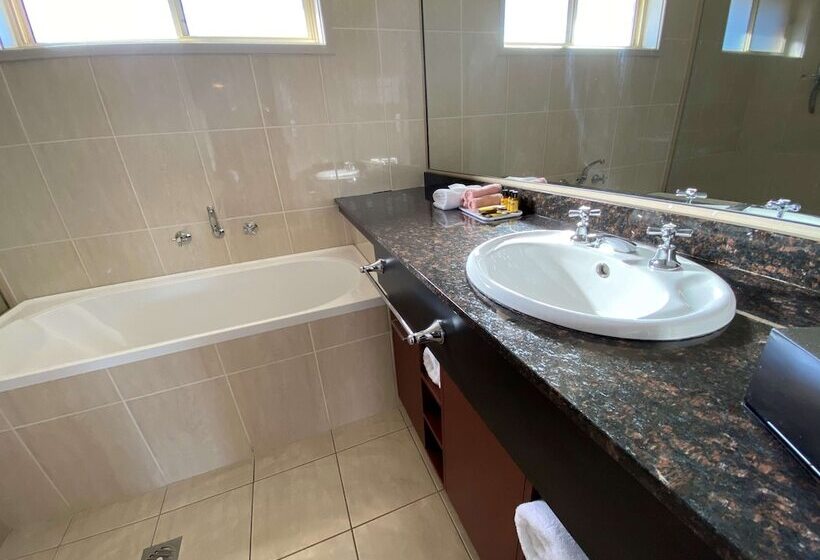 اتاق لوکس, Best Western Plus All Settlers Motor Inn