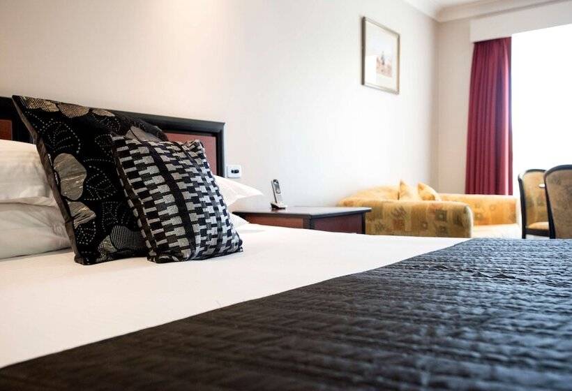 اتاق لوکس, Best Western Plus All Settlers Motor Inn