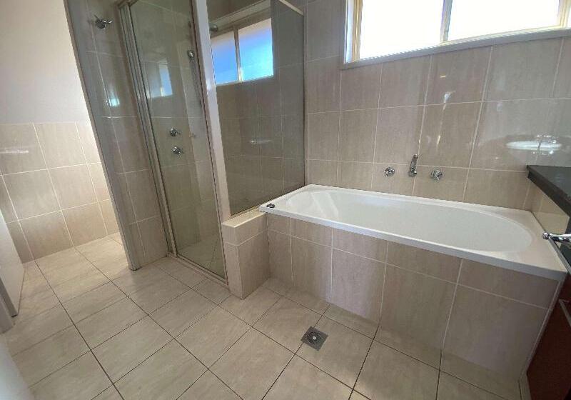 اتاق لوکس خانوادگی, Best Western Plus All Settlers Motor Inn