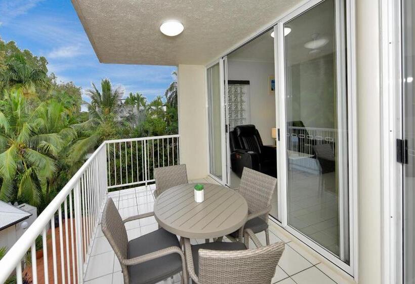 Апартаменты 1 Спальня Вид на Бассейн, Golden Sands Beachfront Resort