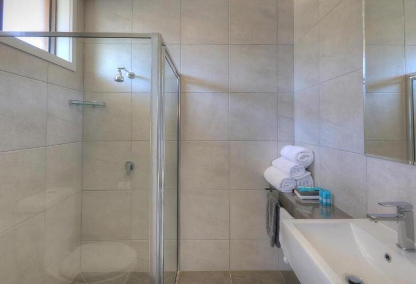 Семейный Номер, Paruna Motel