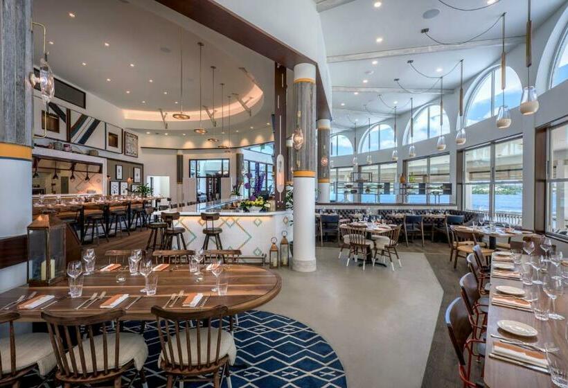 带大床的标准间, Hamilton Princess & Beach Club  A Fairmont Managed