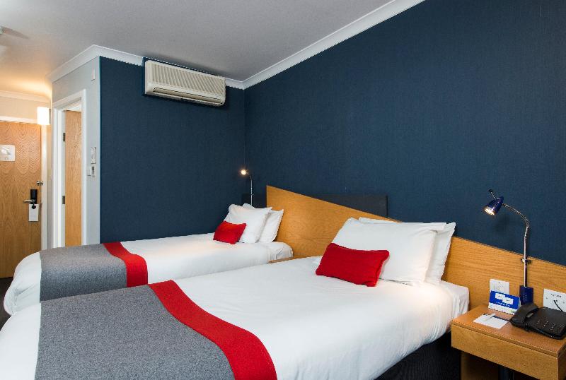 Номер Стандарт Адаптированный для Инвалидов, Holiday Inn Express Warwick   Stratford Upon Avon, An Ihg