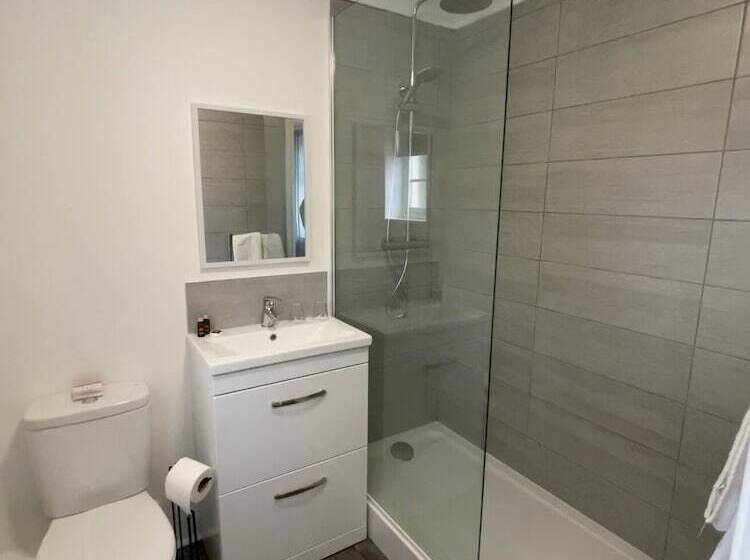 Apartamento 2 Dormitórios, Norton House Hotel   Mumbles