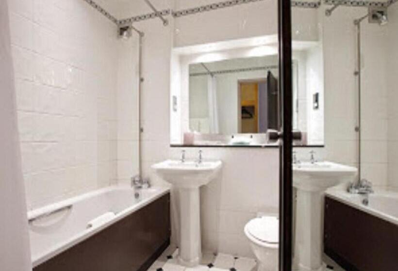 Семейный Номер, Stourport Manor