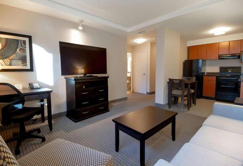 キングサイズベッドのスイートルーム, Coast Calgary Downtown Hotel & Suites By Apa