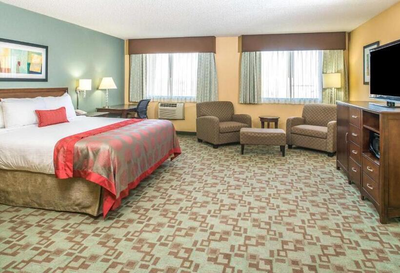 キングサイズベッドのエクゼクティブルーム, Ramada By Wyndham Saskatoon