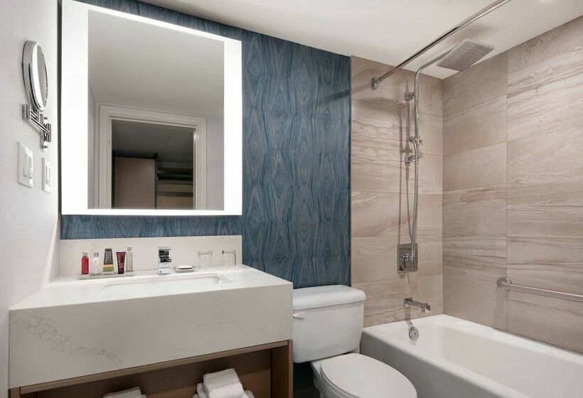 اتاق لوکس, Vancouver Airport Marriott