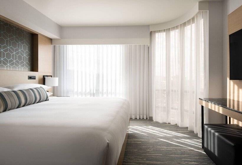 سوییت جونیور, Vancouver Airport Marriott