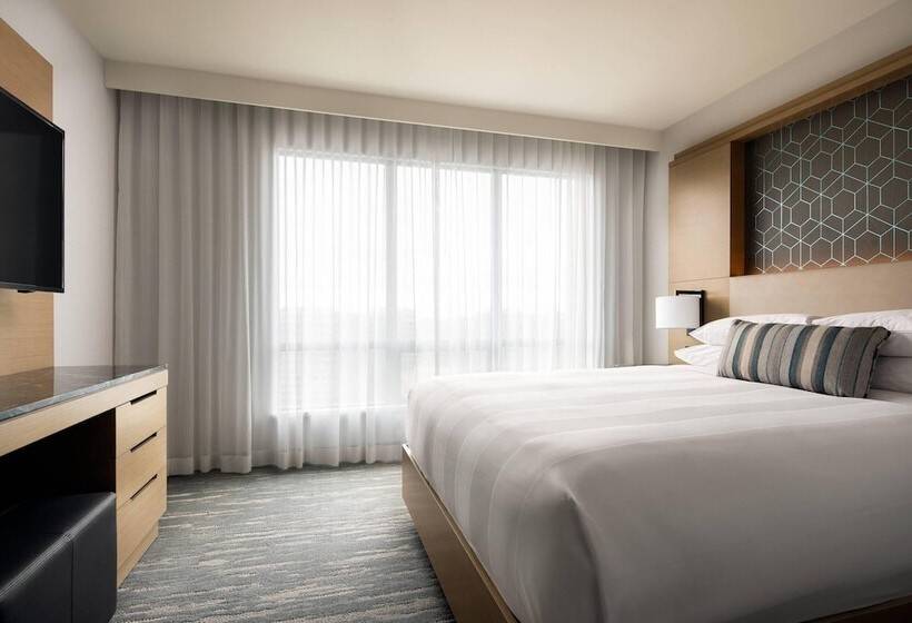 سوییت جونیور, Vancouver Airport Marriott