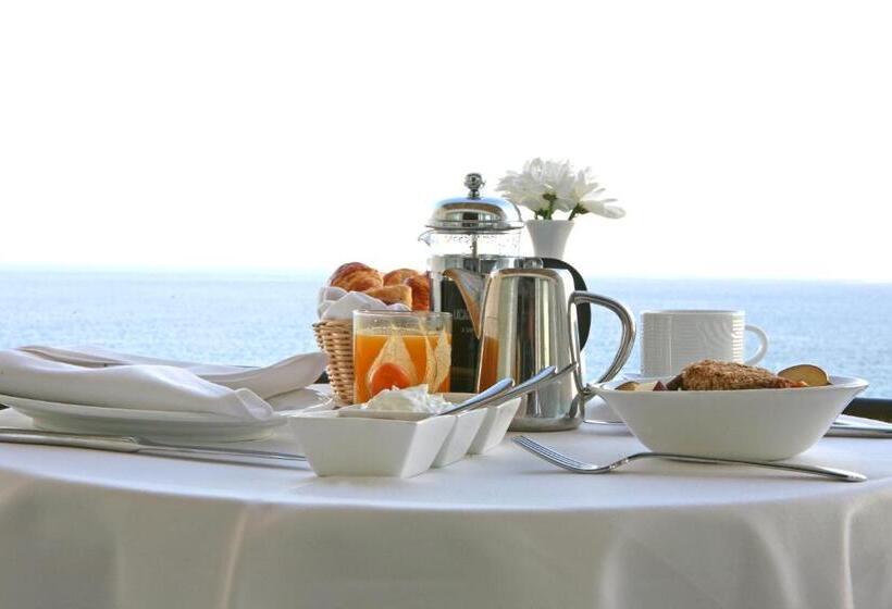 디럭스 룸 킹사이즈 침대, Crowne Plaza Limassol, An Ihg