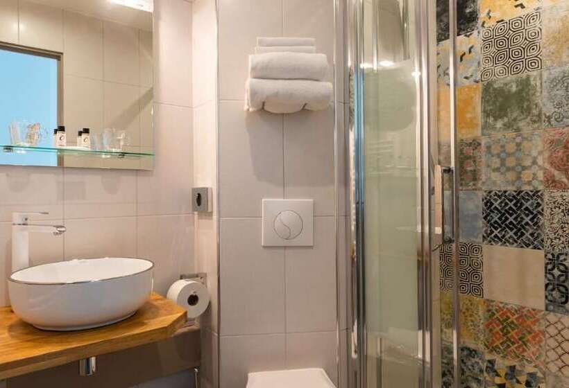 اتاق استاندارد چهار تخته, The Originals City, Hôtel Orléans Nord