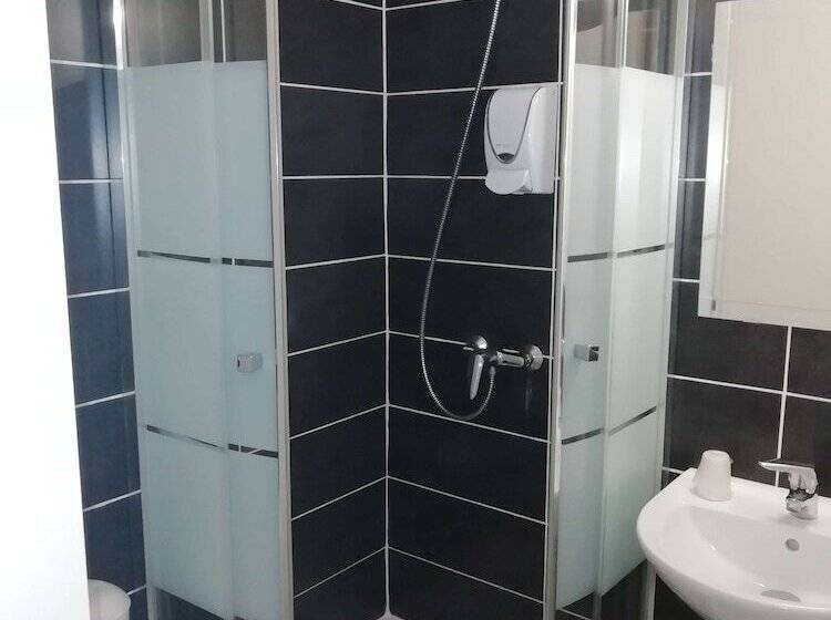 اتاق استاندارد, Kyriad Direct Dreux