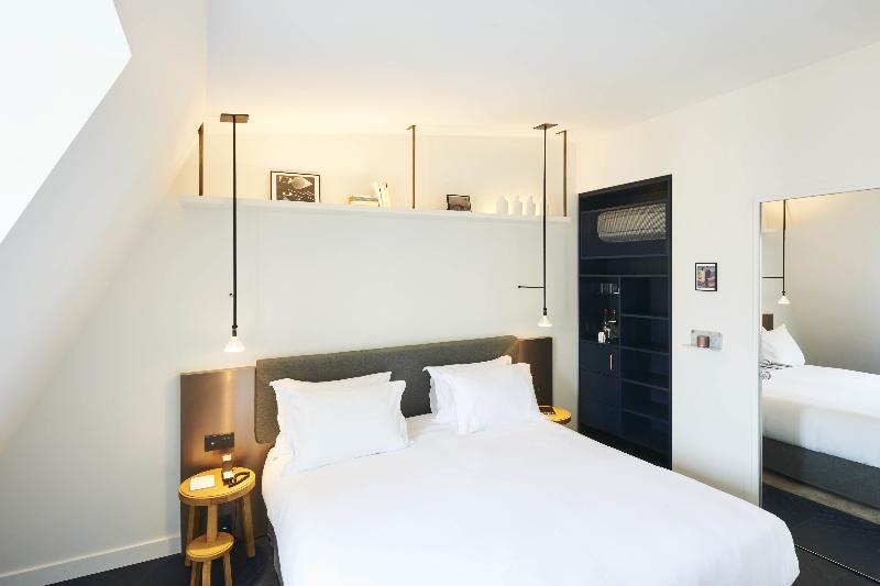 Classic room with balcony, Perpetual Elysée Montaigne