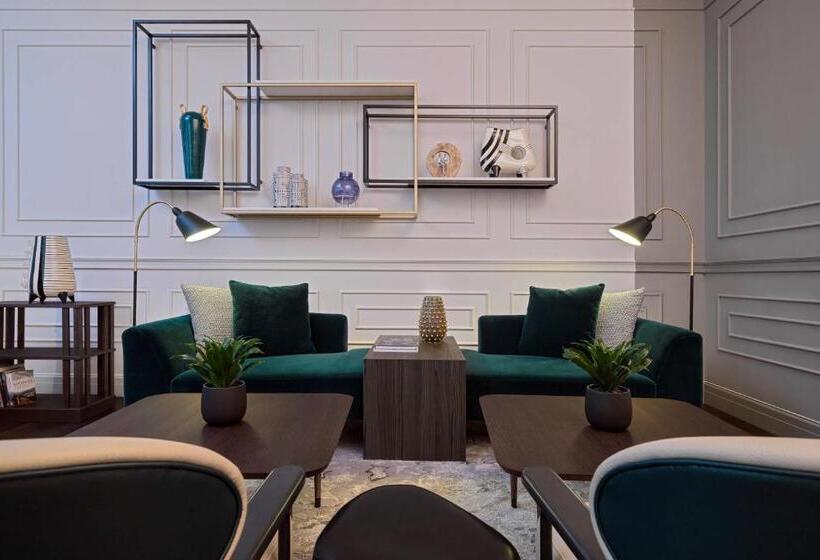 اتاق اجرایی با تخت بزرگ, Tbilisi Marriott