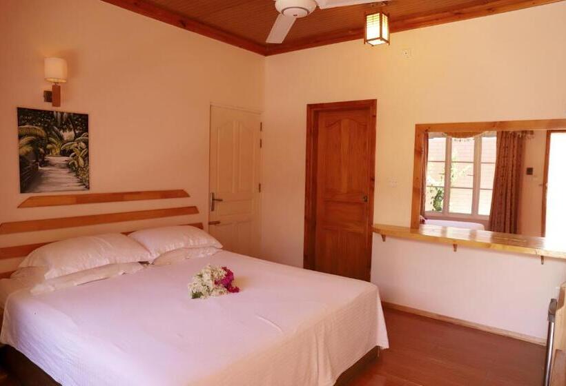 Deluxe Room, New Breeze Thoddoo Inn
