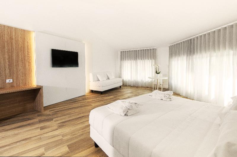 Habitación Estándar, Regio
