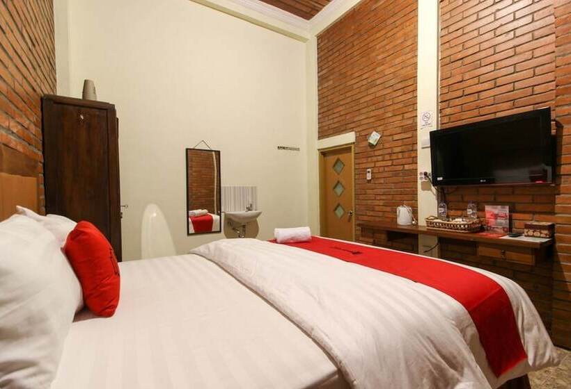 Номер Deluxe, Reddoorz Near Amikom Yogyakarta 2
