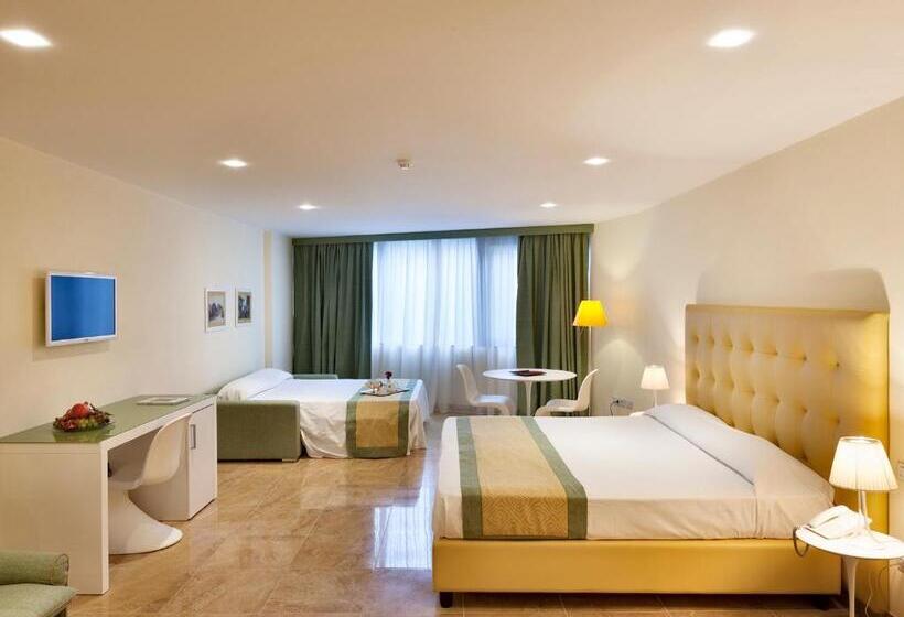 اتاق سوپریور چهار تخته, Mercure Villa Romanazzi Carducci Bari