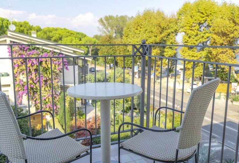 اتاق سوپریور با بالکن, Villa Rosa Hotel Desenzano
