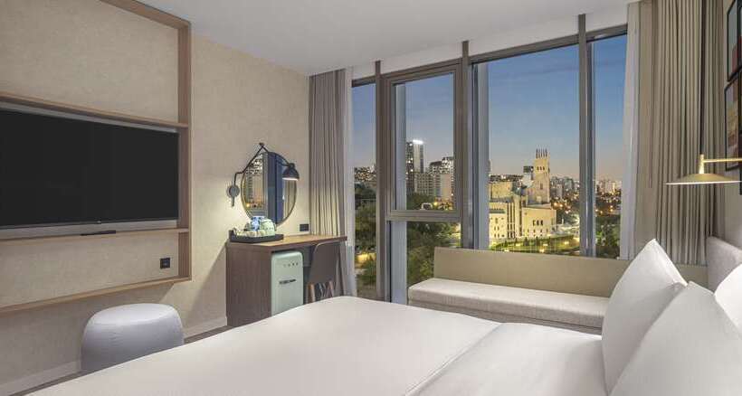 اتاق استاندارد با تخت بزرگ, Hilton Garden Inn Bucharest Airport