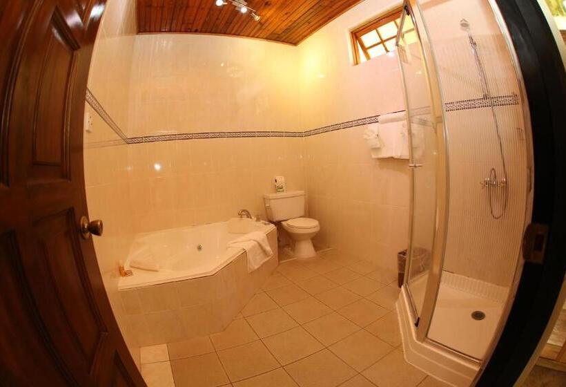 اتاق لوکس با چشم‌انداز دریا, Charela Inn