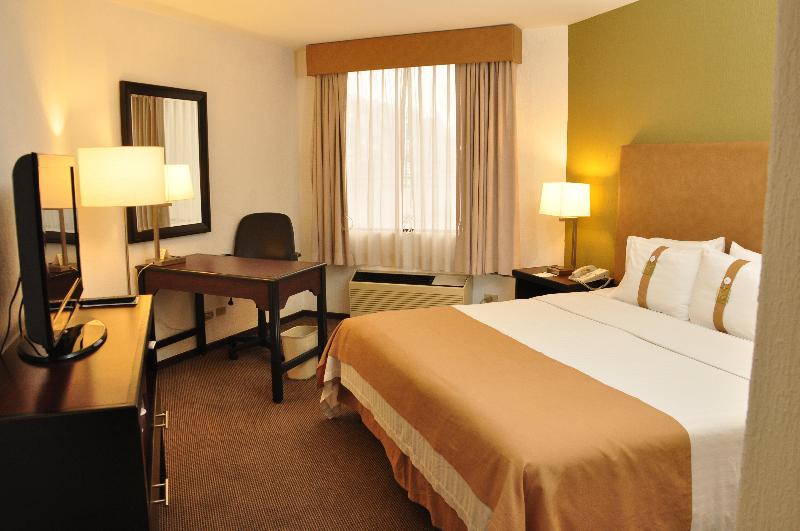 キングサイズベッドのスタンダードルーム, Holiday Inn Tijuana Zona Rio, An Ihg