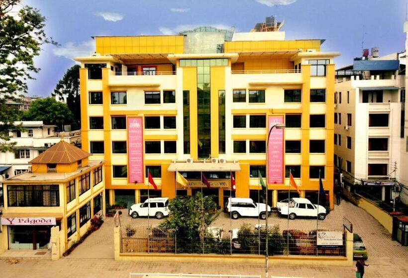 اتاق لوکس با تخت بزرگ, Yellow Pagoda