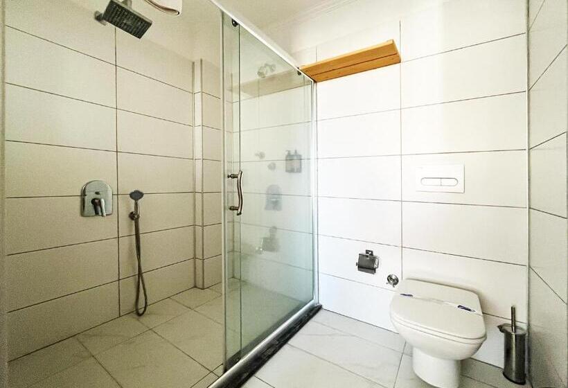 اتاق لوکس سه تخته, Zephyros City Otel