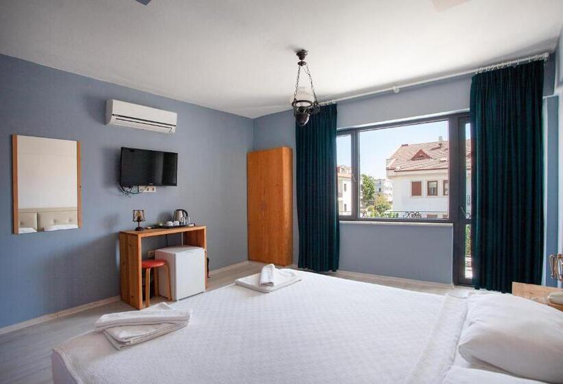 اتاق لوکس سه تخته, Zephyros City Otel