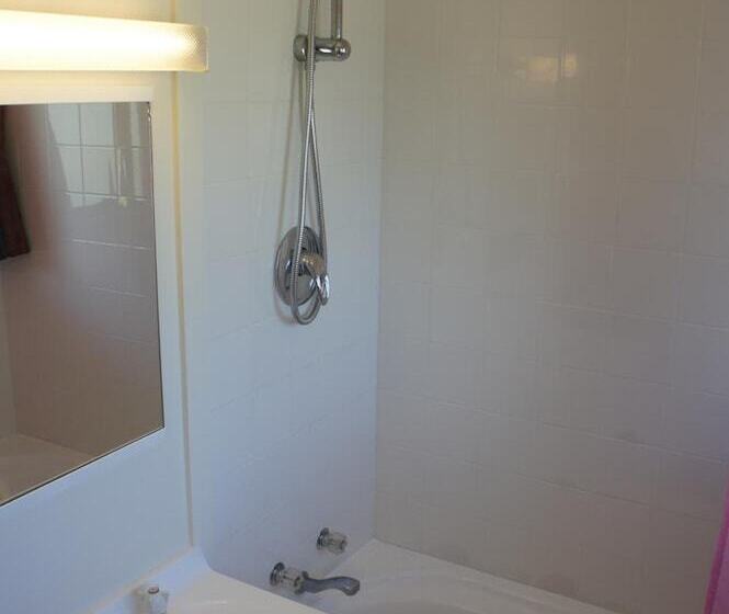 Студия Стандарт, Airport Goldstar Motel