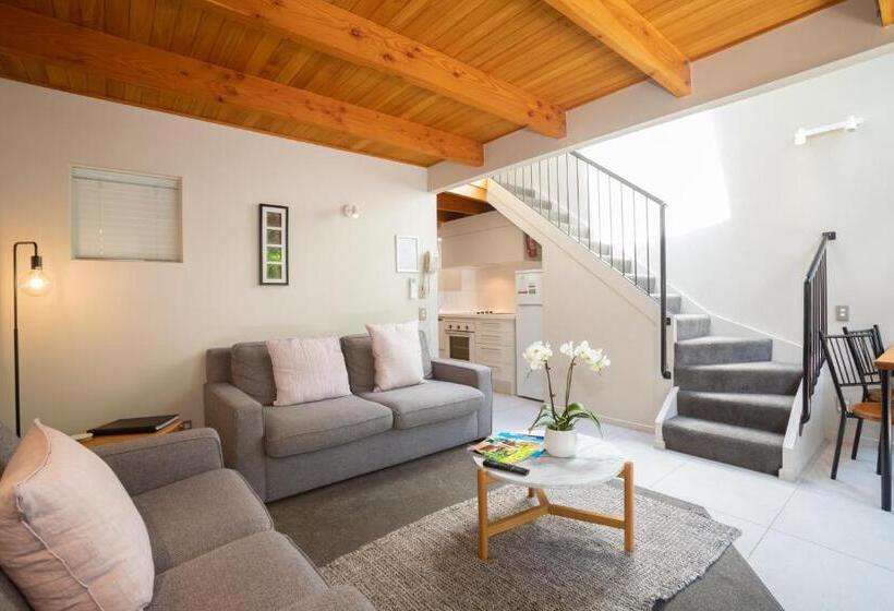 2 베드룸 인테리어 아파트, Cranbury Court Apartments