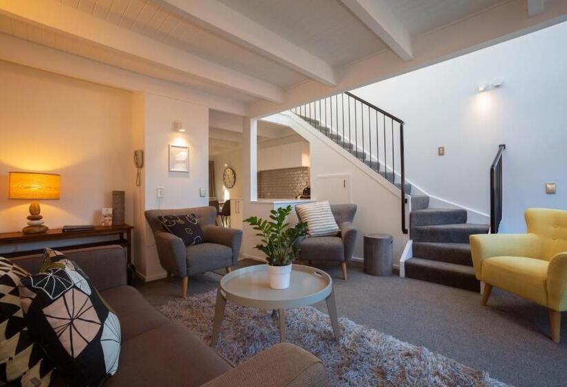 침실 3개 아파트, Cranbury Court Apartments