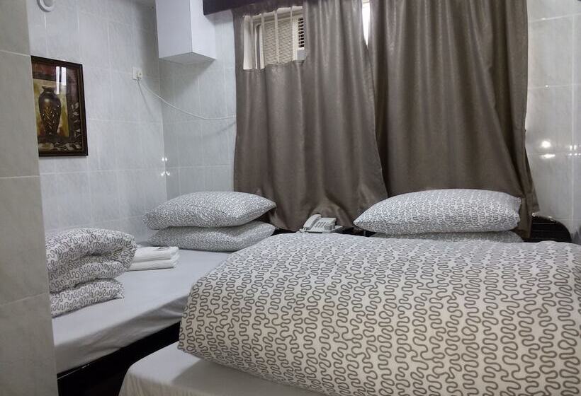 اتاق خانوادگی, Tom's Guest House