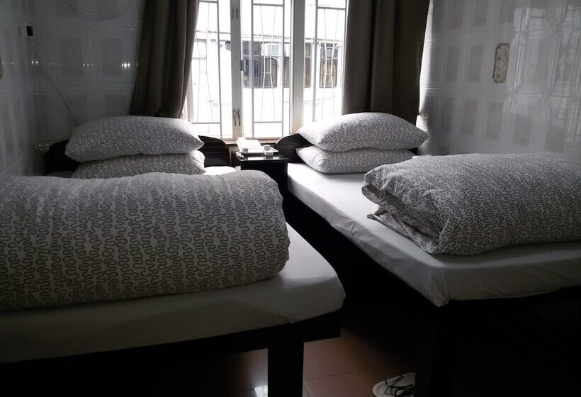 اتاق خانوادگی, Tom's Guest House