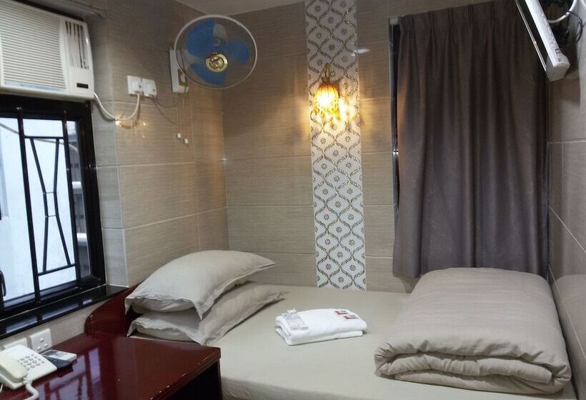 اتاق استاندارد, Tom's Guest House