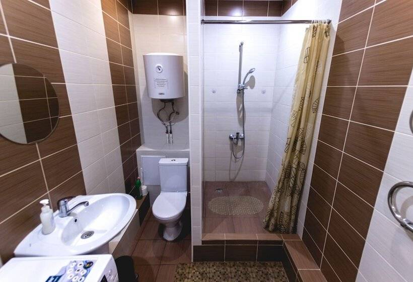 共用房间的床, Hostel U City