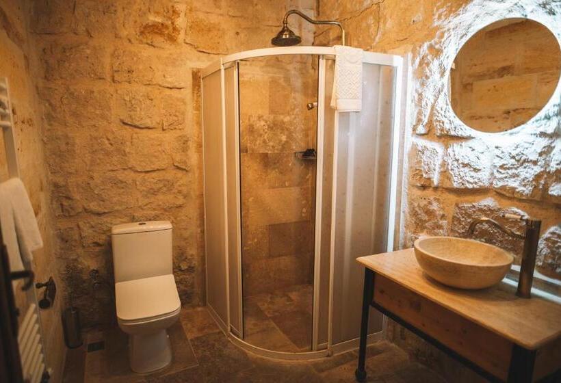 اتاق سوپریور با تخت بزرگ, çavuşin Cave House Cappadocia