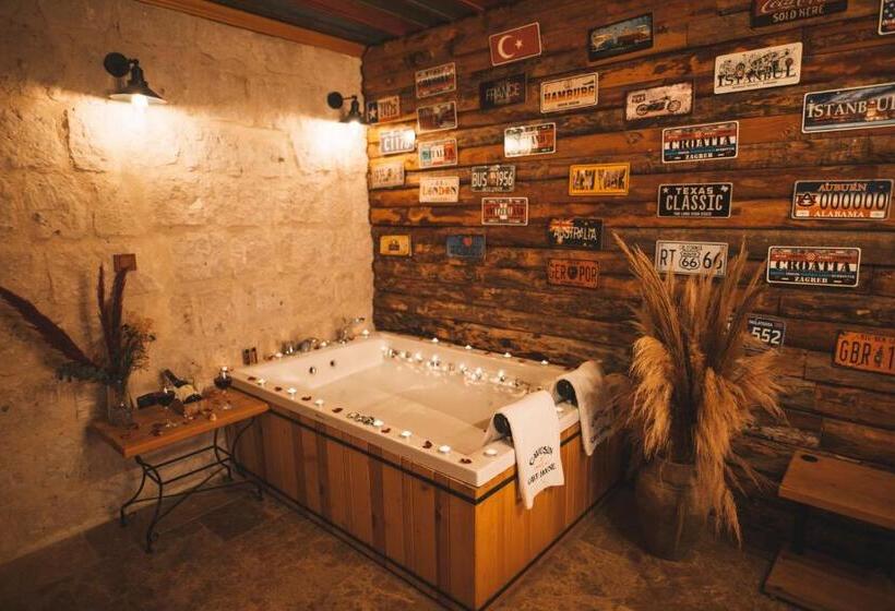 اتاق سوپریور با تخت بزرگ, çavuşin Cave House Cappadocia