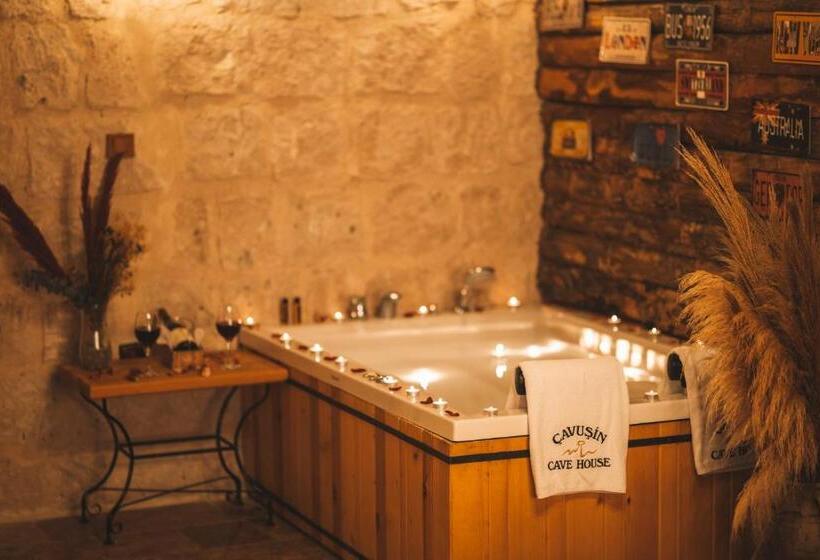 اتاق سوپریور با تخت بزرگ, çavuşin Cave House Cappadocia