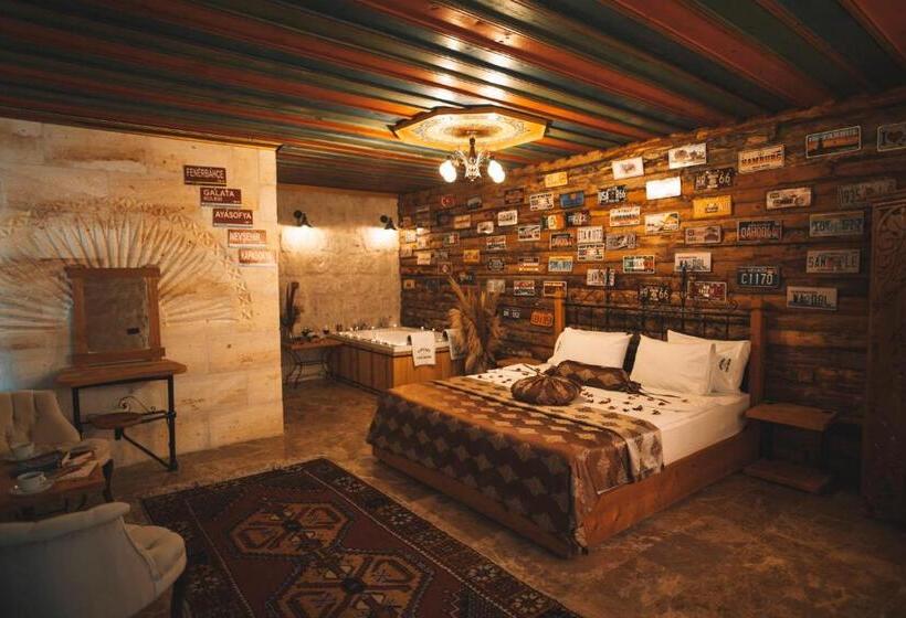 اتاق سوپریور با تخت بزرگ, çavuşin Cave House Cappadocia